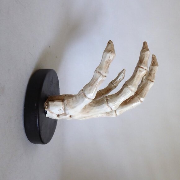 NEW HALLOWEEN GOTHIC SKELETON HAND WALL HOOK HANGING SCULPTURE - Picture 7 of 7